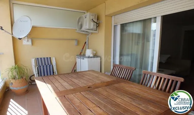 Apartamento soleado con terraza y plaza de aparcamiento en S