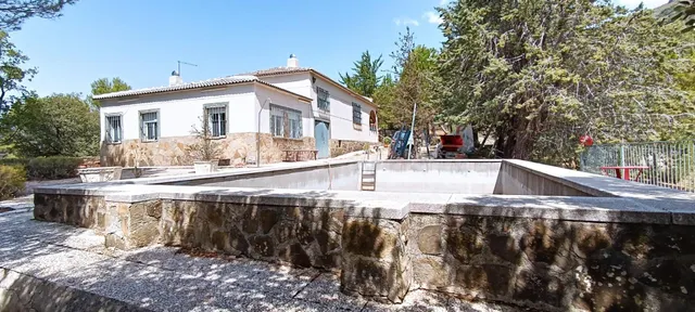 Amplio Chalet en Los Villares con Piscina y Gran Parcela — 2