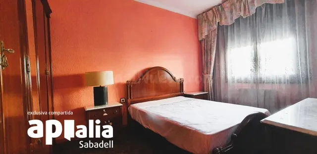 PISO DE 4 habitaciones CON ASCENSOR Y BALCON EN LA CREU DE B