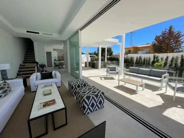 Villas urbanas en Marbella con magnificas vistas al mar. — 2
