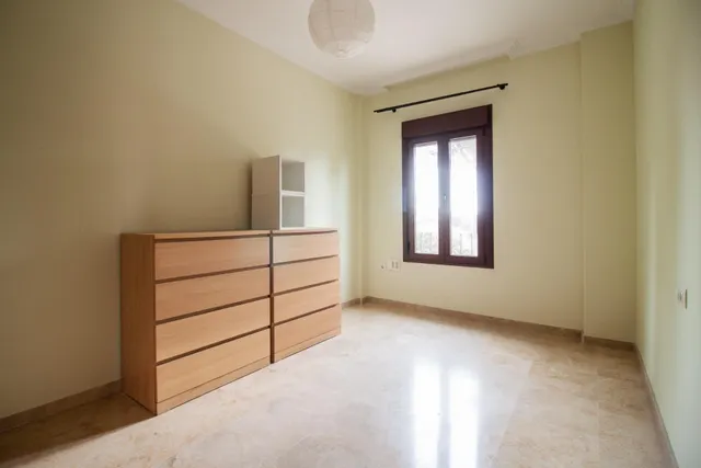 ¡Tu nuevo hogar en Bormujos! Magnífico chalet en alquiler con patio. — 29