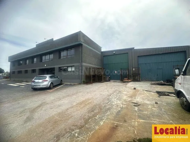 Naves industriales con edificio de oficinas - foto 2