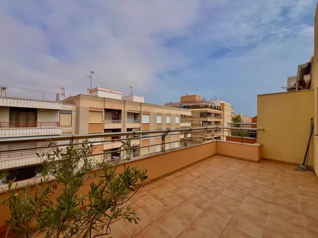 ATICO CON IMPRESIONANTE TERRAZA A TAN SOLO 10mts DE LA PLAYA DEL CURA — 23