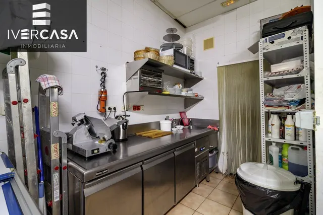 Restaurante completamente equipado y acondicionado, listo para funcionar. — 14