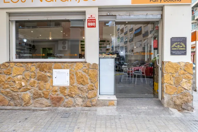 VENTA DE CAFETERÍA Y FRUTERÍA EN PLENO FUNCIONAMIENTO