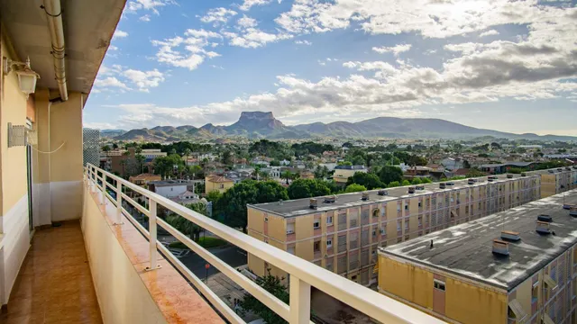 Piso muy luminoso con vistas despejadas y listo para entrar  - foto 3