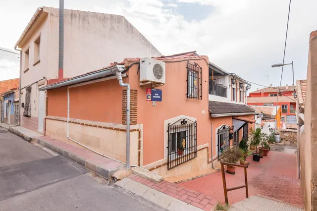 Casa con garaje, terraza y mucho potencial en los ramos — 33