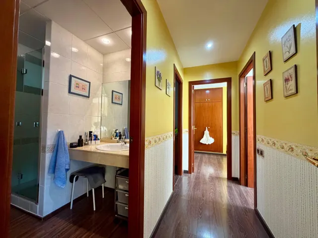 Luminoso piso de 3 dormitorios con suite junto a la plaza Vallès, en el corazón de Sabadell — 11