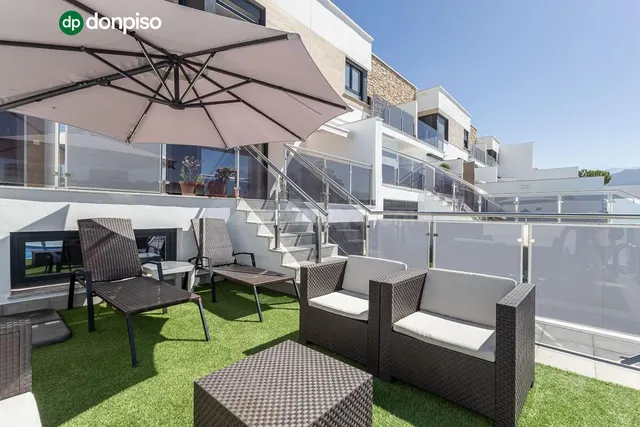 Vivienda de lujo en Urbanización SERRALLO HILLS. — 5