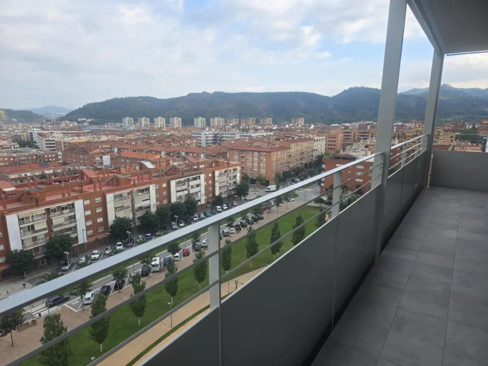Alquiler piso de 2 habitaciones con parking y terraza  en la sinia