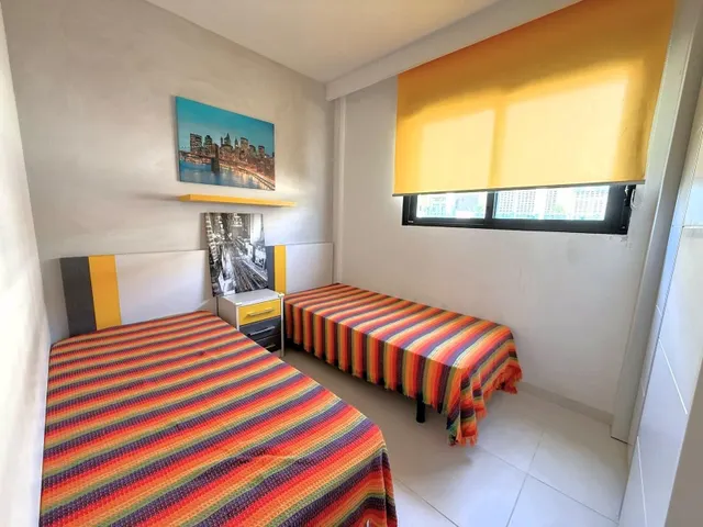Planta baja moderna (aprox. 63 m2) con 2 dormitorios, 2 baños y amplia terraza/jardín. Gran zona de piscina, cerca del La Zenia Boulevard, ¡y a 15 minutos a pie de la Playa de La Zenia! — 26