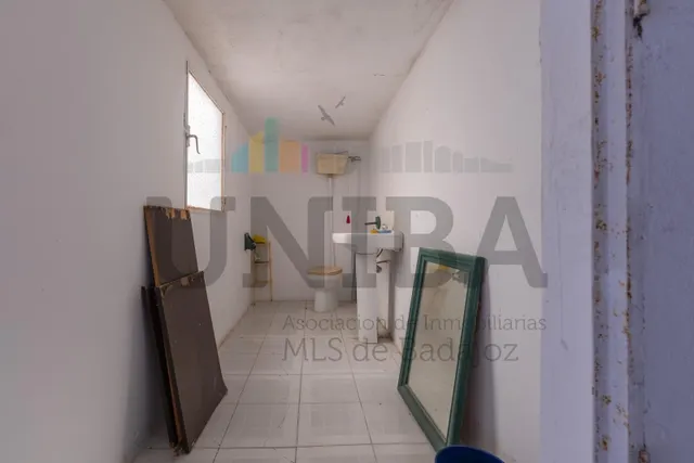 Casa de dos plantas con patios y azotea en Antonio Domínguez — 18