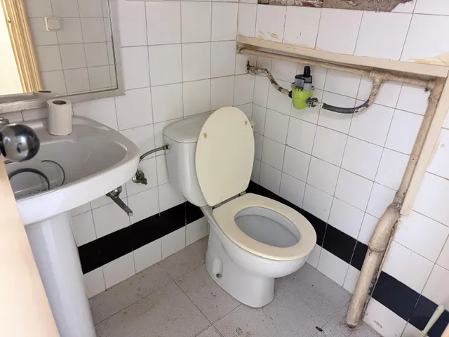LOCAL COMERCIAL CON POSIBILIDAD DE CAMBIO DE USO — 3