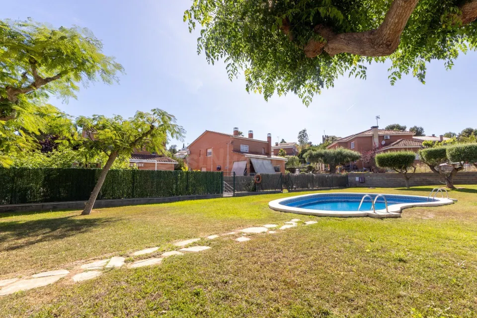 Espectacular Chalet de 4 habitaciones en Tarragona - ¡Tu Nuevo Hogar Te Espera!