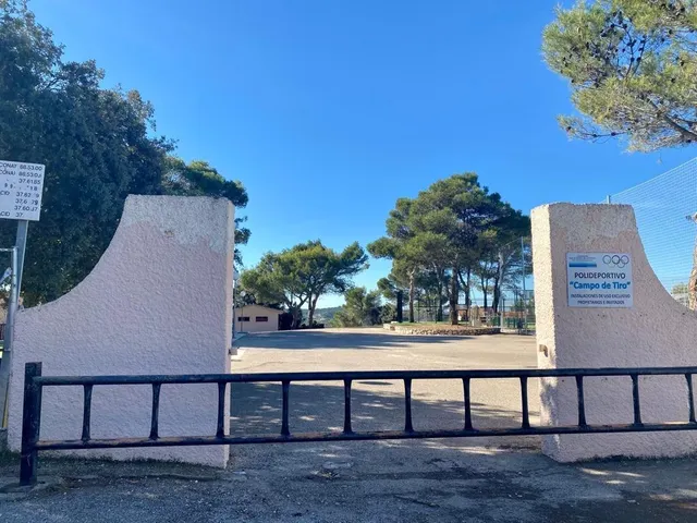 Parcela de 801m2 prácticamente llana, con muy buenas vistas — 18