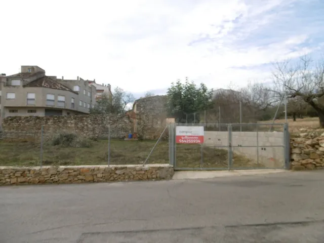PARCELA URBANA CON CASA DE PIEDRA PARA REHABILITAR — 2