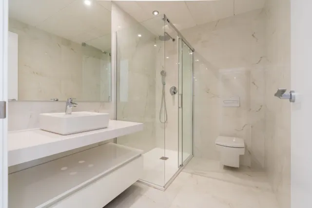 Apartamento de lujo con vistas al mar en Benidorm. — 28