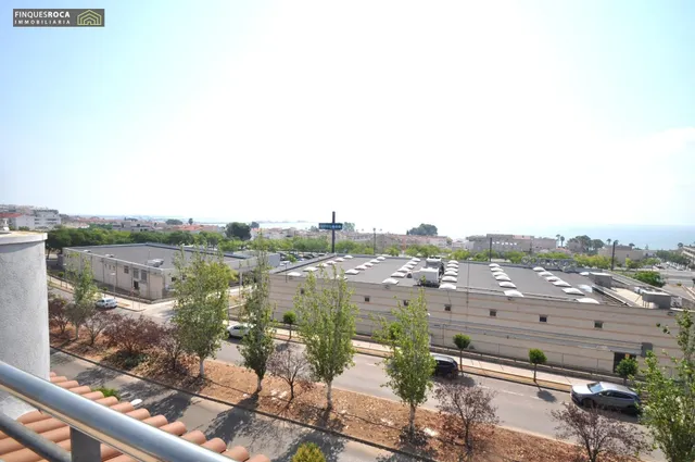 Ático de 2 habitaciones con vistas al mar,  parking y piscin