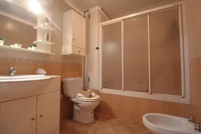 Piso de tres dormitorios con ascensor. — 21