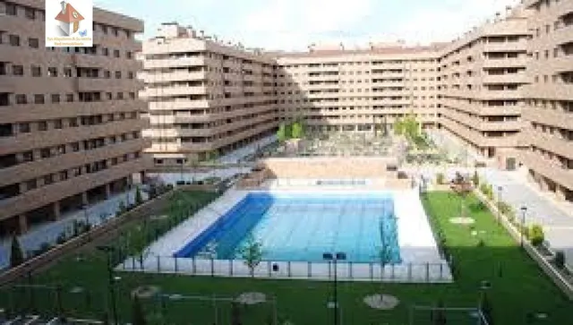 Venta de piso de 4 habitaciones con dos plazas de garaje — 3