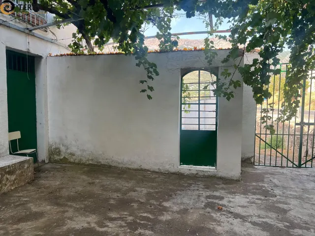 Finca con casa  en Jaén — — 16