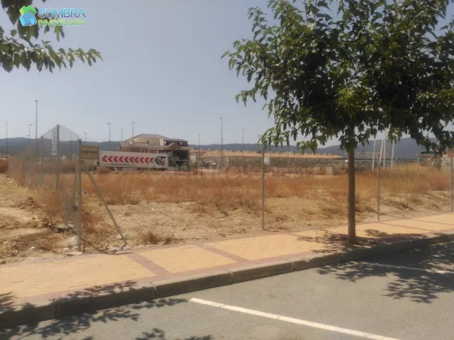 PARCELA CALIFICADA COMO SUELO URBANO EN LA ZONA RESIDENCIAL  - foto 4