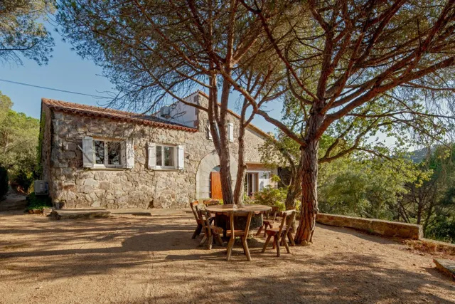 Espectacular casa con 4 Hectáreas de terreno y gran piscina  - foto 5