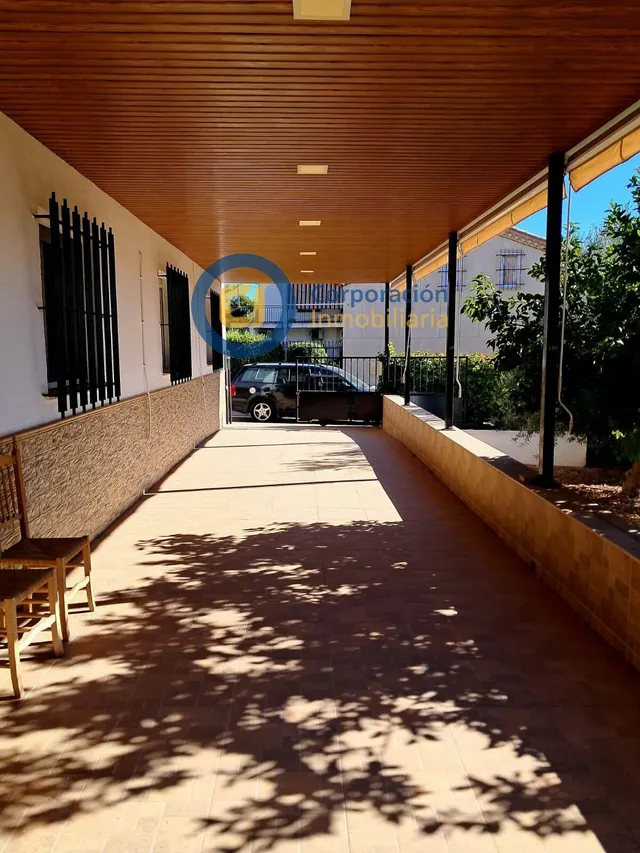 Casa de Campo con cuatro dormitorios y garaje en La Torrecil