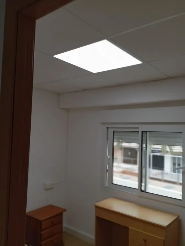 Venta restaurante con licencia de restaurante para entrar ya, y con vivienda en parte superior. — 25