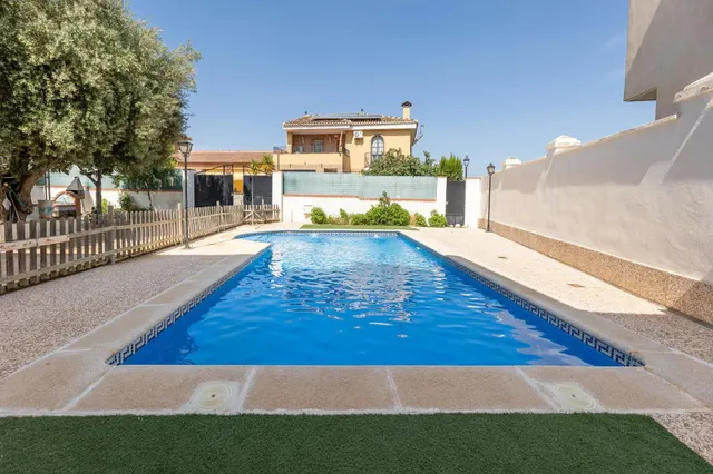 Amplio Chalet con piscina, pista deportiva y vistas en Ogíjares. — 29