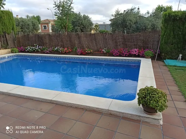 Espectacular chalet independiente con piscina en Dos Hermana