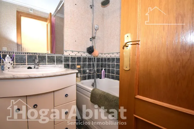 ¡Vistas panorámicas! Ático amplio y sofisticado con terraza y ascensor — 34