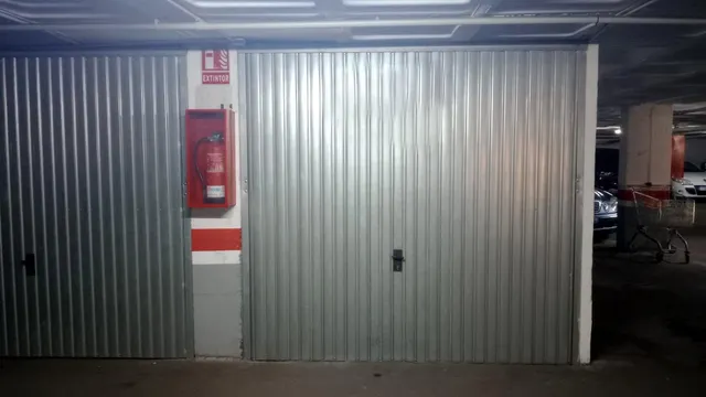Se vende amplio garaje cabinado en urbanización en Rincon de Loix. — 3