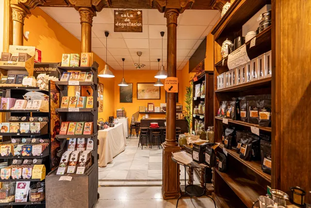 SE TRASPASA TIENDA ESPECIALIZADA EN TÉ, CAFÉ Y CHOCOLATE — 33