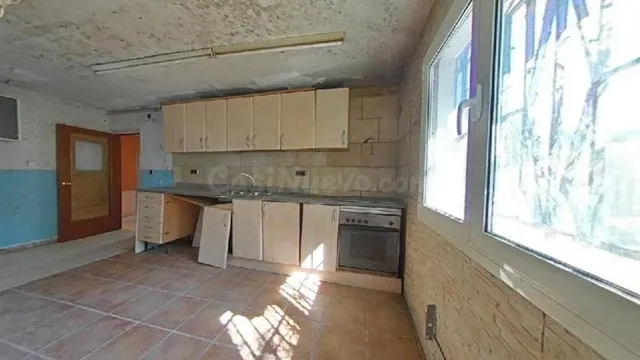 CASA OCUPADA, 6 habitaciones, PARCELA 852M2, PISCINA, CARRER - foto 2