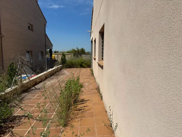 Piera Casa de dos plantas con patios, terrazas y garaje. — 23