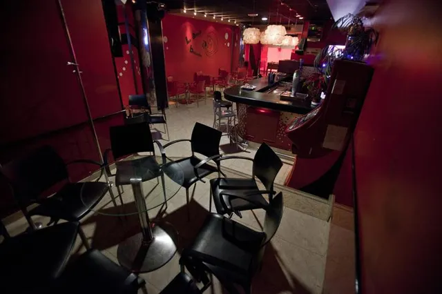 Pub en pleno funcionamiento en venta en Quintanar del Rey. — 22