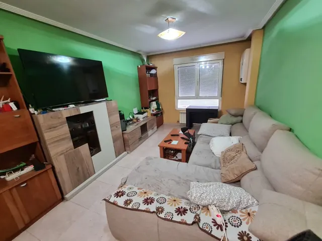 SE VENDE APARTAMENTO, 70 M2, COCINA AMUEBLADA, SALÓN, 2 HAB,