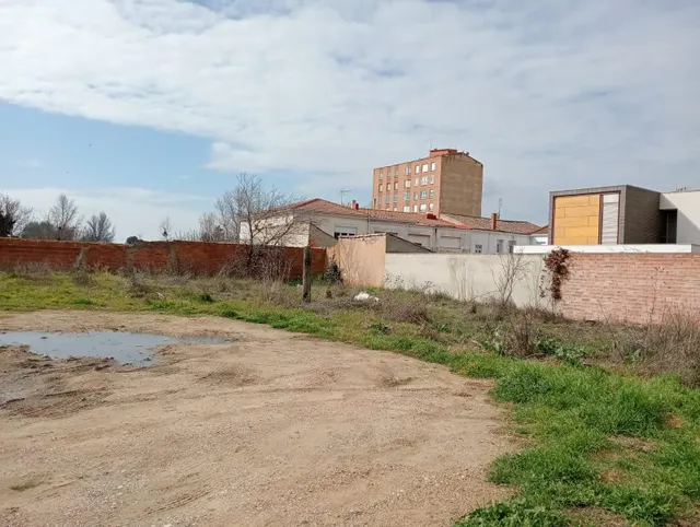 Solar urbanizable de 488m2 en el centro del pueblo — 10