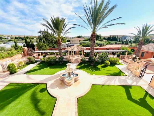 Villa señorial de lujo con arquitectura clásica en Elche - foto 3