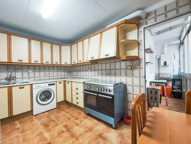 Piso en venta en Calle Menendez Pelayo — 16