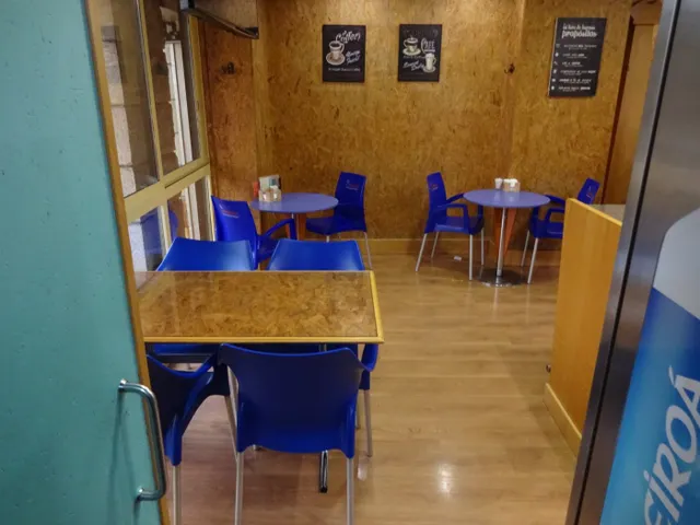 LOCAL EN PLENO FUNCIONAMIENTO CON LICENCIA DE RESTAURANTE EN AREA CENTRAL — 6
