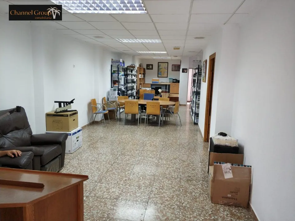 SE ALQUILA LOCAL A PIE DE CALLE PARA ENTRAR