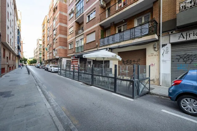 Local comercial de 150 m2 entre Camino de Ronda y Alhamar – doble acceso — 2