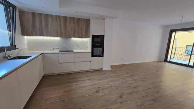 Piso nuevo a estrenar, con terraza, pk, trastero, ascensor y patio comunitario. Súper céntrico. — 8