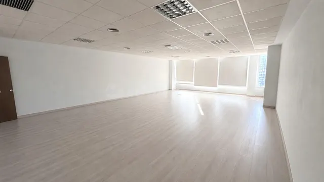 EXCLUSIVA OFICINA REFORMADA CON GRANDES VISTAS A LA SIERRA - foto 3
