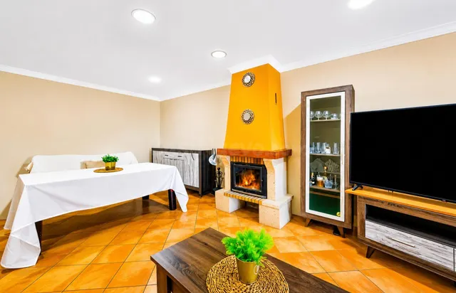 Amplia propiedad con vivienda principal y apartamento indepe - foto 5