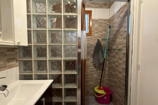 Estupendo apartamento con amplia terraza y piscina comunitaria, idoneo como vacacional, rodeado de todos los servicios — 21