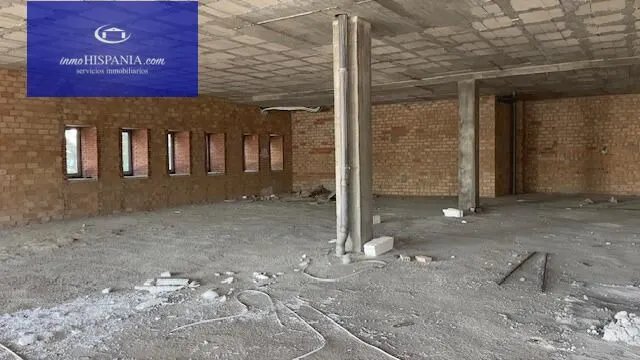Se vende o alquila local totalmente diafano en Zona Franca — 30