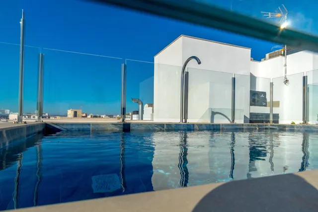 Apartamento céntrico construido en 2024 (aprox. 71 m2 - 3.ª planta) con piscina en la azotea, a solo 250 m de Piscinas Naturales/Playa del Cura, ¡y con licencia turística! — 5